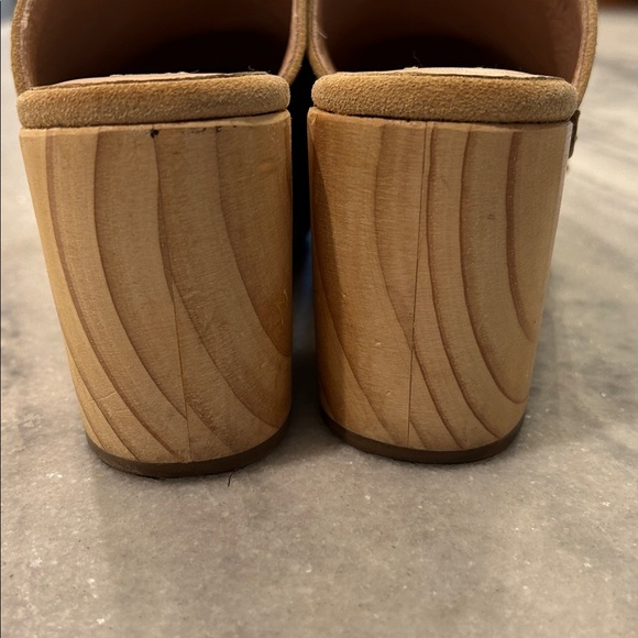 Steve Madden Brooklyn Taupe Suede Studded Wooden Clogs sz 8 - Picture 7 of 10